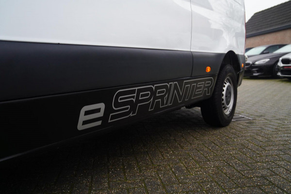 Mercedes-Benz eSprinter ESprinter L2H2 41 kWh | Schuifdeur | 3 pers | Stoelverwarming | Climatronic | CAMERA | NAP | excl btw