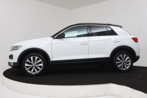 Volkswagen T-Roc 1.5 TSI Sport Business R Automaat (NAVIGATIE, CAMERA, CARPLAY, PDC, STOELVERWARMING, GOED ONDERHOUDEN)