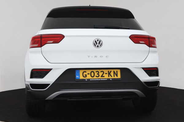 Volkswagen T-Roc 1.5 TSI Sport Business R Automaat (NAVIGATIE, CAMERA, CARPLAY, PDC, STOELVERWARMING, GOED ONDERHOUDEN)