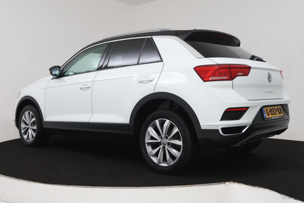 Volkswagen T-Roc 1.5 TSI Sport Business R Automaat (NAVIGATIE, CAMERA, CARPLAY, PDC, STOELVERWARMING, GOED ONDERHOUDEN)