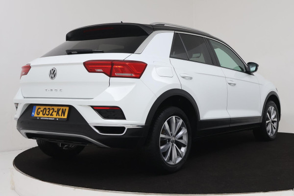 Volkswagen T-Roc 1.5 TSI Sport Business R Automaat (NAVIGATIE, CAMERA, CARPLAY, PDC, STOELVERWARMING, GOED ONDERHOUDEN)