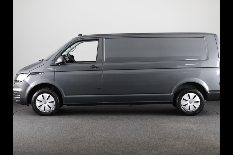 Volkswagen Transporter 2.0 TDI L2H1 Comfortline 150 pk | Navigatie | Trekhaak (afneembaar) | Parkeersensoren | Stoelverwarming |