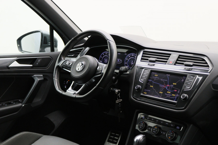 Volkswagen Tiguan 2.0 TSI DSG 4Motion Highline Virtual Cockpit, Head-Up, ACC, Apple Carplay, LED, DAB, Trekhaak, 20''