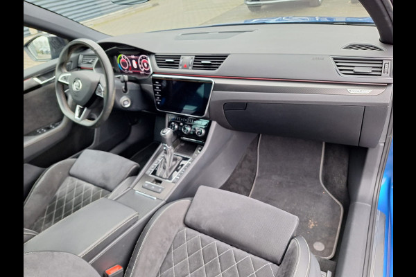 Škoda Superb Combi 1.4 TSI iV Sportline Business Plug In Hybrid PHEV | Carplay | Trekhaak af Fabriek  | Adaptive Cruise | Alcantara Sportstoelen Memory | Chrystal LED  | 19 "L.M | Stuur/Stoel Verwarming |