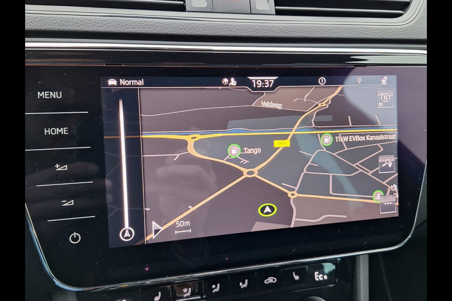 Škoda Superb Combi 1.4 TSI iV Sportline Business Plug In Hybrid PHEV | Carplay | Trekhaak af Fabriek  | Adaptive Cruise | Alcantara Sportstoelen Memory | Chrystal LED  | 19 "L.M | Stuur/Stoel Verwarming |