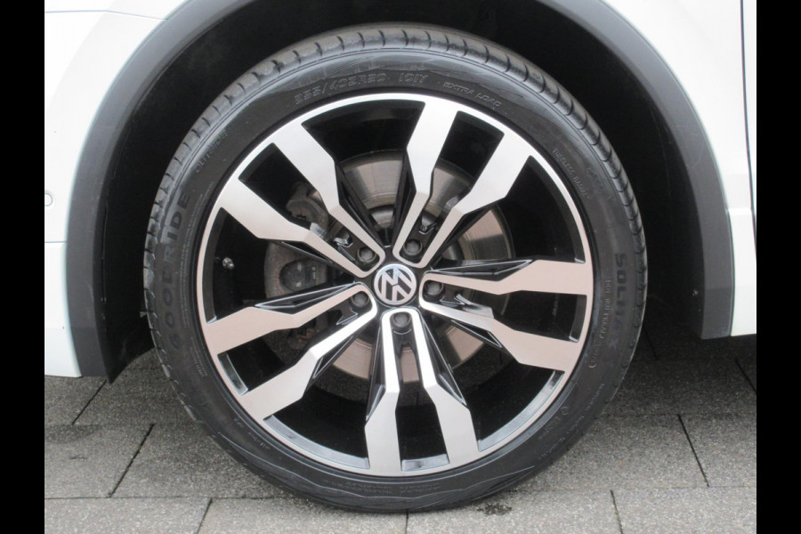 Volkswagen Tiguan 2.0 TSI 4Motion R-Line Virtual Camera Trekhaak Pano