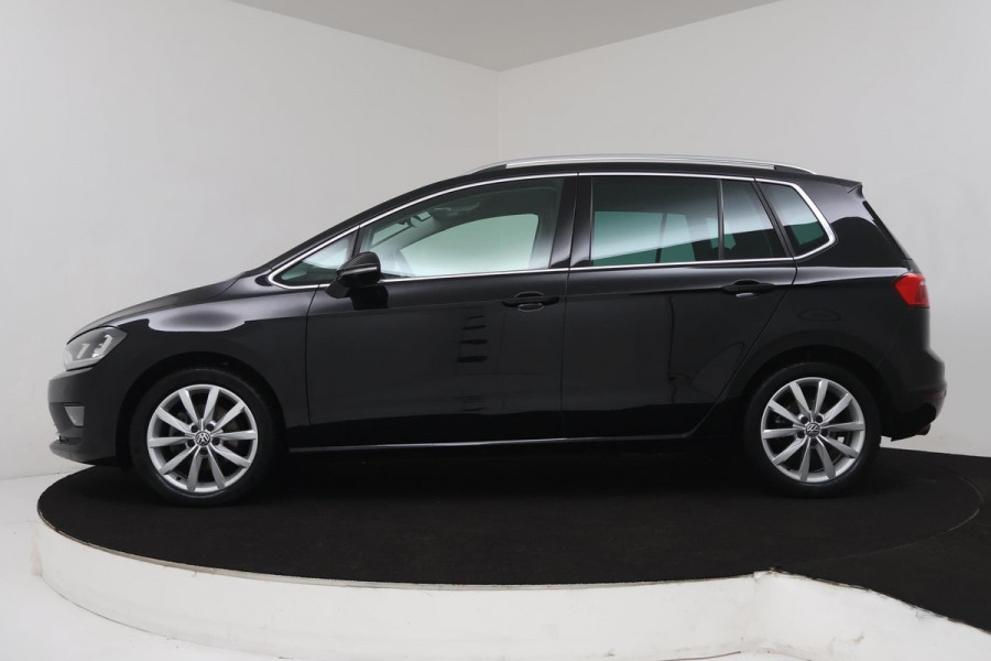 Volkswagen Golf Sportsvan 1.4 TSI Highline Automaat (NAVIGATIE, CARPLAY, STOELVERWARMING, CLIMA, TREKHAAK, ADAPTIVe CRUISE)