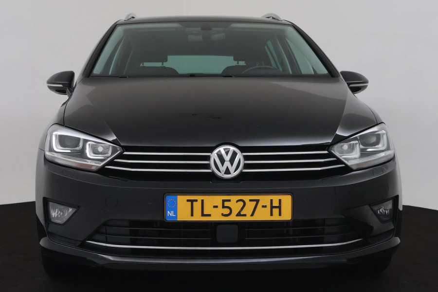 Volkswagen Golf Sportsvan 1.4 TSI Highline Automaat (NAVIGATIE, CARPLAY, STOELVERWARMING, CLIMA, TREKHAAK, ADAPTIVe CRUISE)