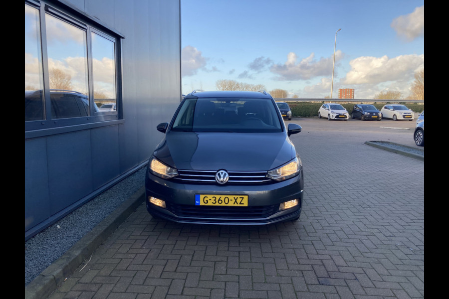 Volkswagen Touran 1.5 TSi 150pk DSG Comfortline Business 7-pers. CAMERA/NAVI/CARPLAY/TREKHAAK/PDC/STOELVERWARMING