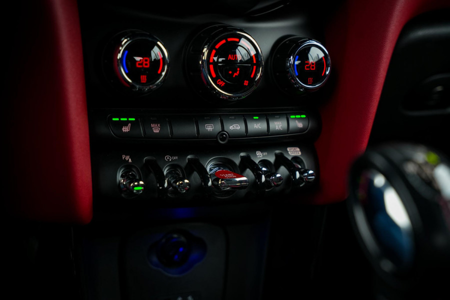 MINI Cabrio 2.0 Cooper S Chili JCW Xenon Leer Alcantara Navigatie Cruise PDC Stoelverw.