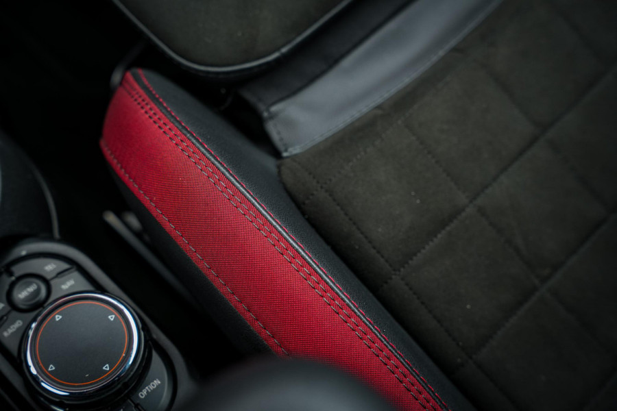 MINI Cabrio 2.0 Cooper S Chili JCW Xenon Leer Alcantara Navigatie Cruise PDC Stoelverw.