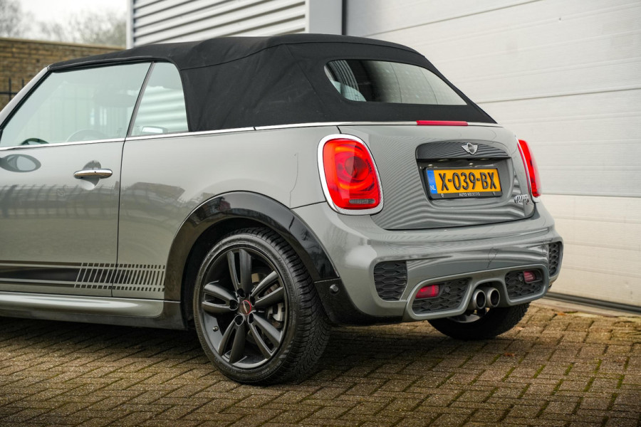 MINI Cabrio 2.0 Cooper S Chili JCW Xenon Leer Alcantara Navigatie Cruise PDC Stoelverw.