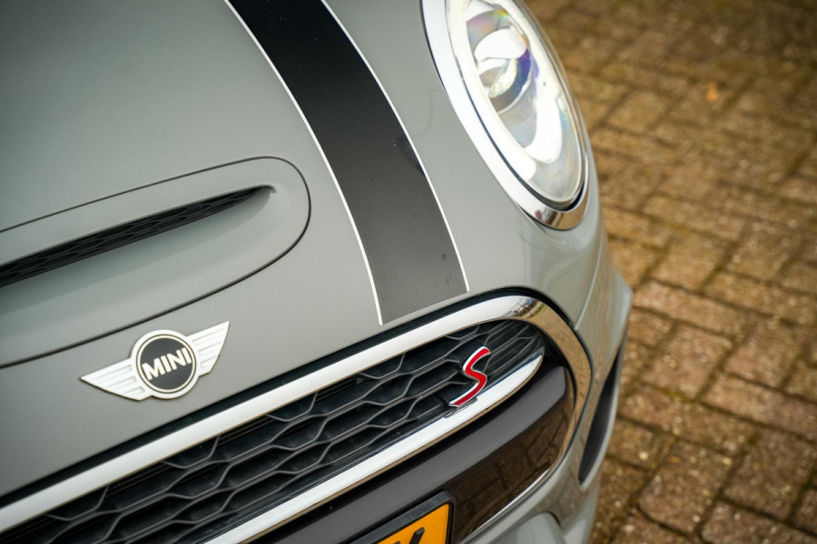 MINI Cabrio 2.0 Cooper S Chili JCW Xenon Leer Alcantara Navigatie Cruise PDC Stoelverw.