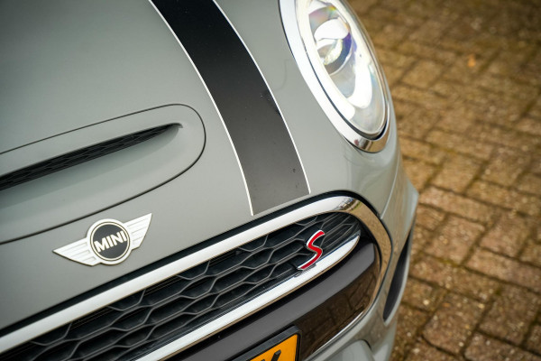 MINI Cabrio 2.0 Cooper S Chili JCW Xenon Leer Alcantara Navigatie Cruise PDC Stoelverw.