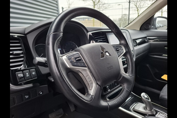 Mitsubishi Outlander 2.4 Intense Plug in Hybrid PHEV | Alcantara Sportstoelen Verwarmd | Trekhaak af Fabriek | Apple Carplay Navigatie | Camera | L.M. 18" | Cruise Control | Climate Control | DAB |