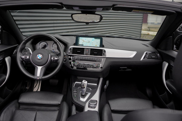 BMW 2 Serie Cabrio 218i High Executive M-Sport / Aut / NL Auto / HiFi / Leder / Carplay