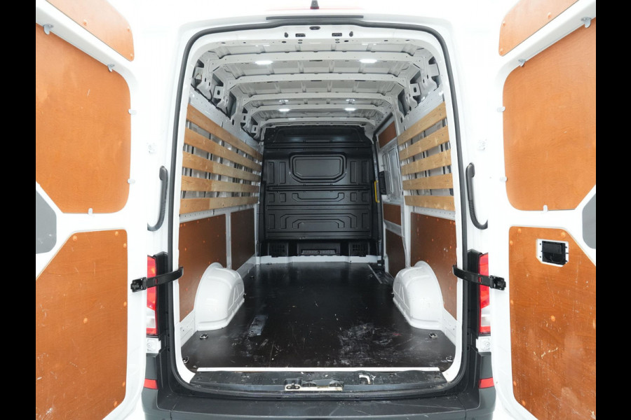 Volkswagen Crafter 30 2.0 TDI 140pk DSG L3H3 Exclusive Edition Navigatie Trekhaak Camera Lm Velgen