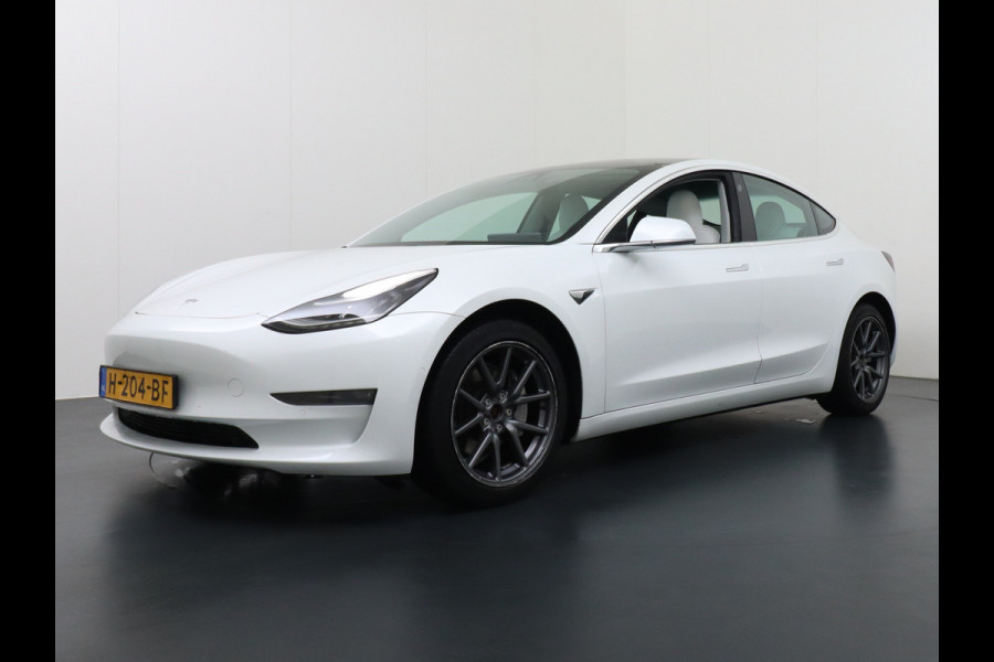 Tesla Model 3 Long Range 75kWh 463PK Trekhaak Ivory-Int. FSD Full Self Driving Computer-3 Premium Audio 4wd Leer AutoPilot Panoramadak Camera' Stoel en achterbank verwarming Keyless Electr.Stoelen+Memory+Easy-Entry WiFi Origineel Nederlandse auto Grootste accu, Tot 16,5kwh thuis laden. Afneembare Trekhaak 1.000kg trekvermogen