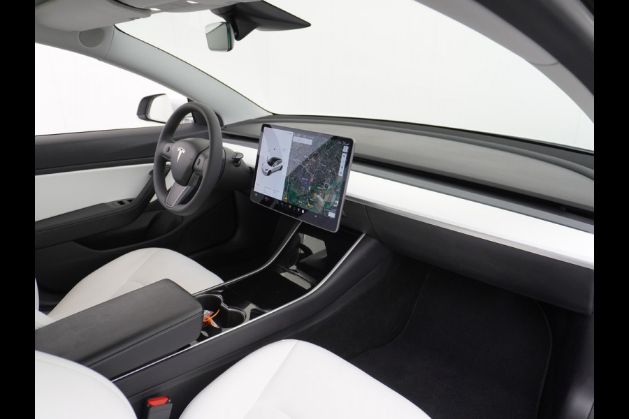 Tesla Model 3 Long Range 75kWh 463PK Trekhaak Ivory-Int. FSD Full Self Driving Computer-3 Premium Audio 4wd Leer AutoPilot Panoramadak Camera' Stoel en achterbank verwarming Keyless Electr.Stoelen+Memory+Easy-Entry WiFi Origineel Nederlandse auto Grootste accu, Tot 16,5kwh thuis laden. Afneembare Trekhaak 1.000kg trekvermogen