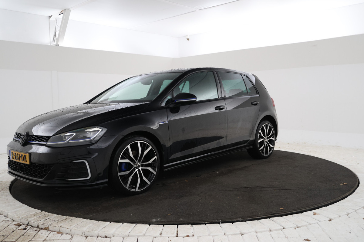 Volkswagen Golf 1.4 TSI PHEV GTE Automaat, Virtual cockpit, Panorama,, 204 PK!