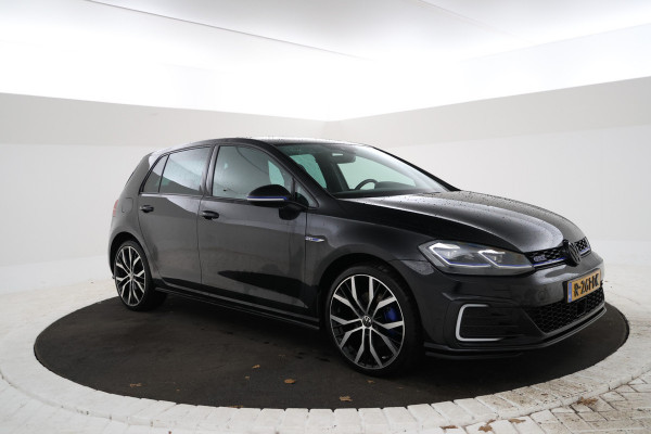 Volkswagen Golf 1.4 TSI PHEV GTE Automaat, Virtual cockpit, Panorama,, 204 PK!