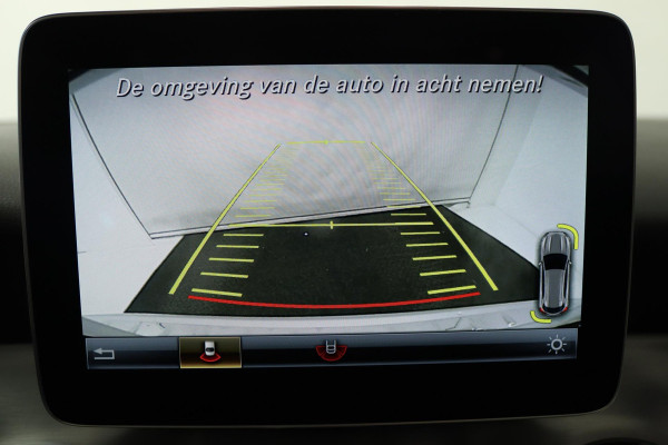 Mercedes-Benz GLA 180 Business Solution Automaat (PANORAMADAK, CAMERA, STOELVERWARMING, CLIMA, GOED ONDERHOUDEN)