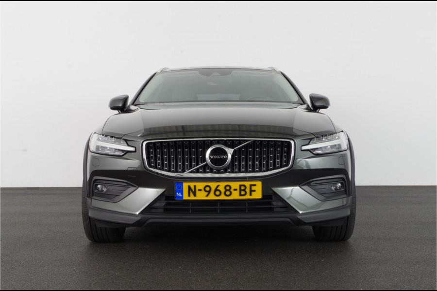 Volvo V60 Cross Country 2.0 B5 AWD Pro 250pk > Kleur: PINE GREY/Blis/Trekhaak/Pilot assist...