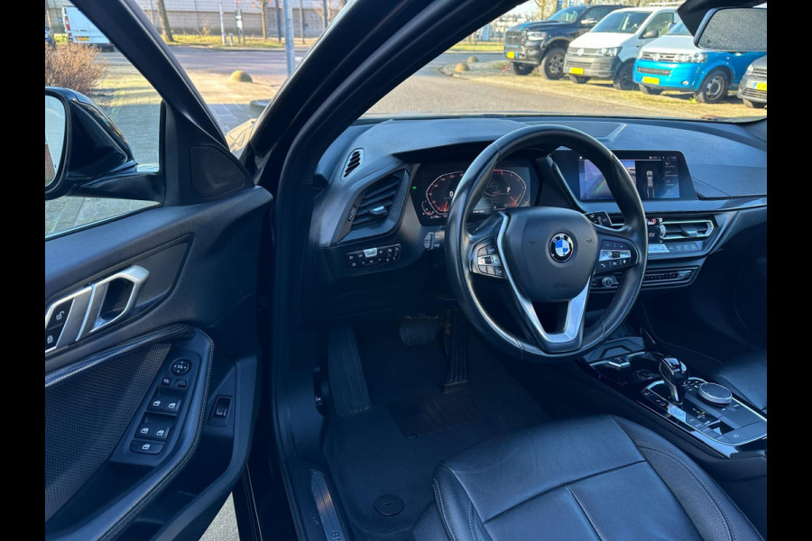 BMW 1-serie 118i 2020 M-SPORT HIGH Executive Edition PANO LEER CAM NAP LUXE