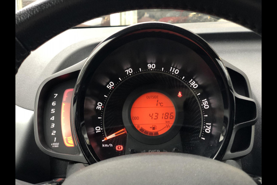 Toyota Aygo 1.0 VVT-i 72pk 5D x-joy | Apple CarPlay/Android Auto, Lichtmetalen velgen, Parkeersensoren, Safety Sense, Camera