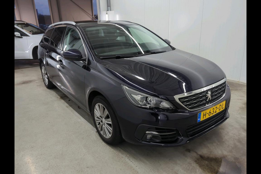 Peugeot 308 SW 1.2 PureTech Blue Lease Premium Airco|ECC Navi PDC VA + Camera Full LED Panoramadak Trekhaak Comfortstoel+Massage Distributieriem vervangen bij 93891 km!