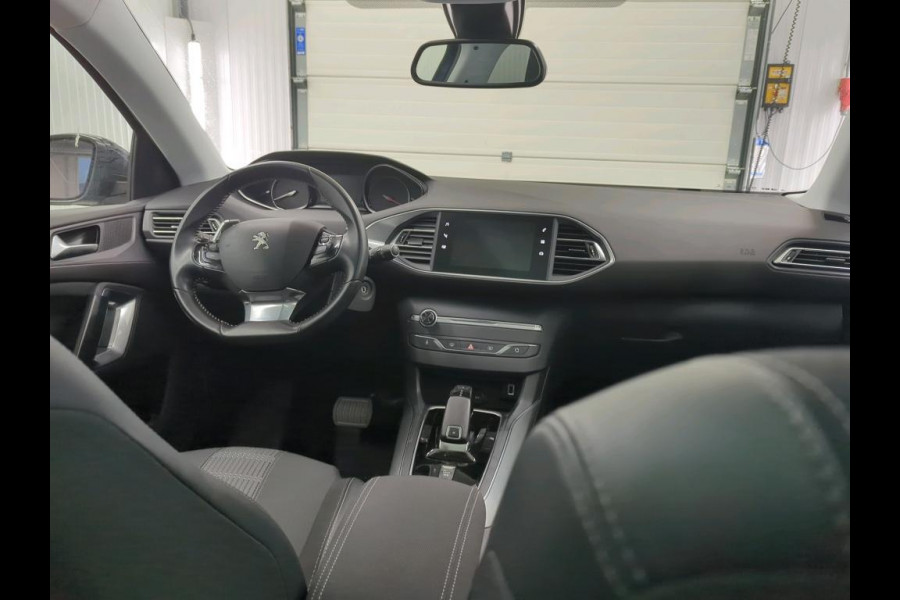 Peugeot 308 SW 1.2 PureTech Blue Lease Premium Airco|ECC Navi PDC VA + Camera Full LED Panoramadak Trekhaak Comfortstoel+Massage Distributieriem vervangen bij 93891 km!