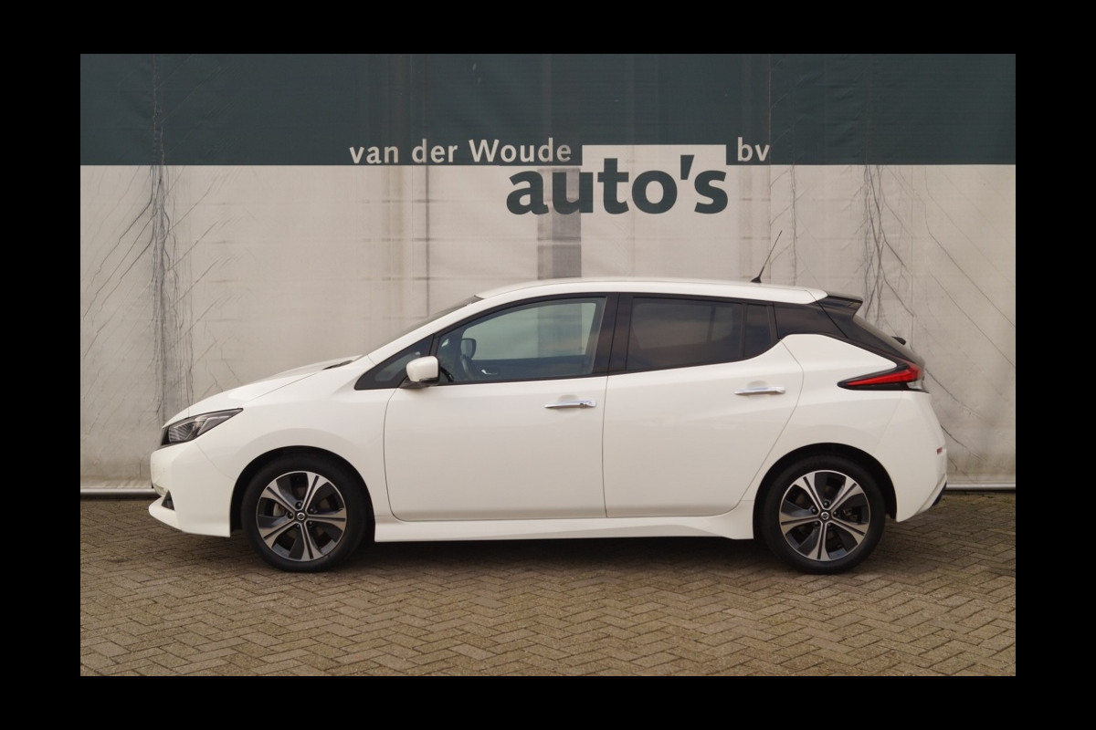 Nissan Leaf N-Connecta 40kWh -NAVI-ECC-PDC-