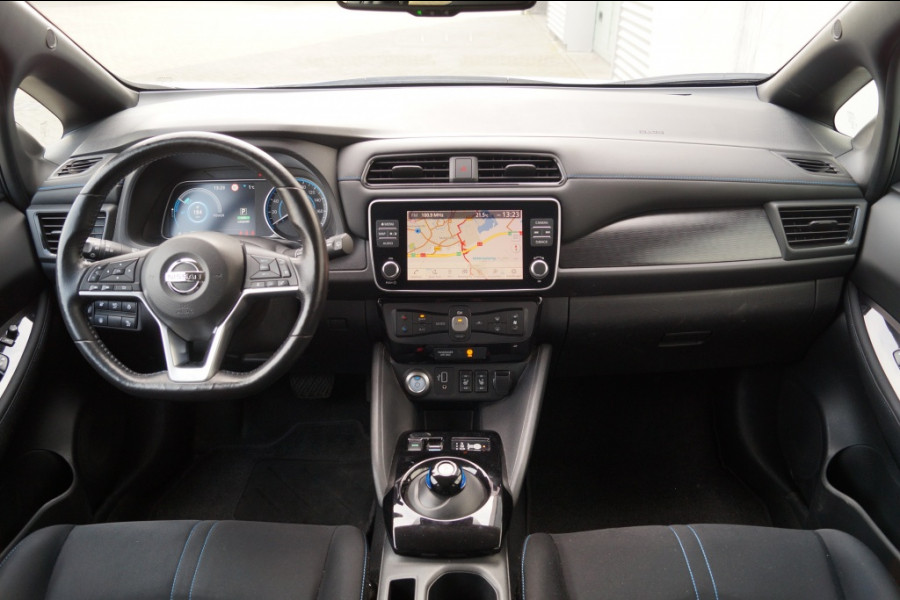 Nissan Leaf N-Connecta 40kWh -NAVI-ECC-PDC-