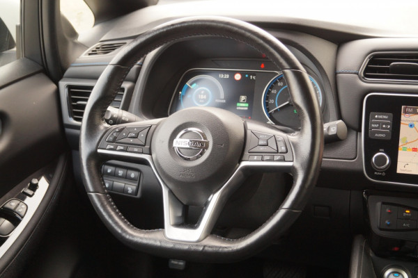 Nissan Leaf N-Connecta 40kWh -NAVI-ECC-PDC-