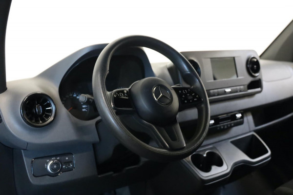 Mercedes-Benz Sprinter 214 CDI L2/H2 AUTOMAAT CAMERA PDC V+A MBUX BLIS CARPLAY Lease v/a € 188 p.m. INRUIL MOGELIJK