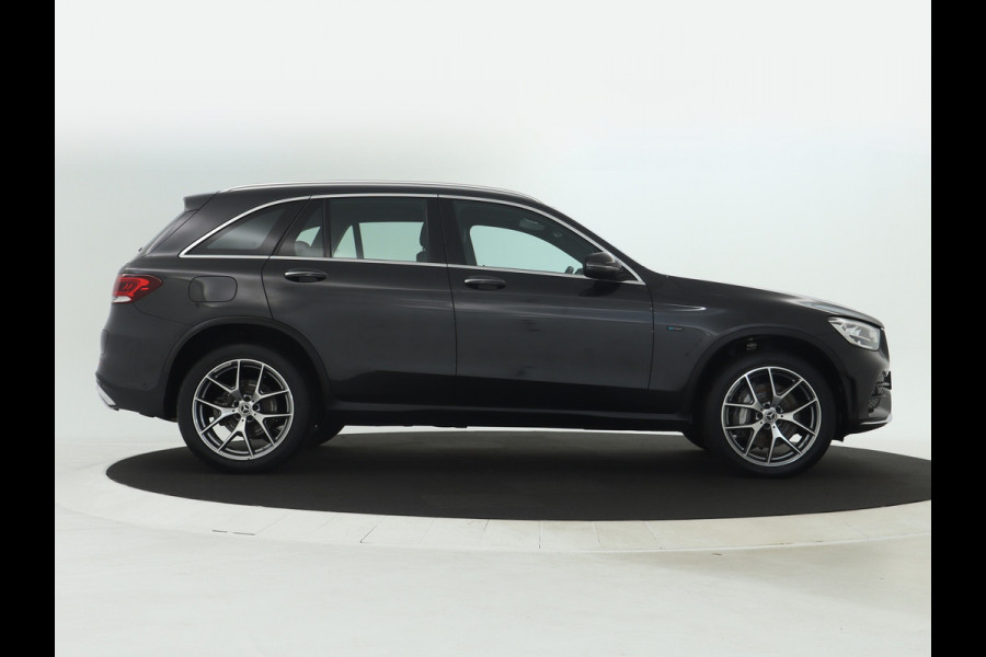 Mercedes-Benz GLC 300 e AMG Plug-In Hybride | AMG-Styling | Navigatie | Keyless entry | Electrische achterklep| Parkeersensoren | | Inclusief 24 maanden MB Certified garantie voor Europa.