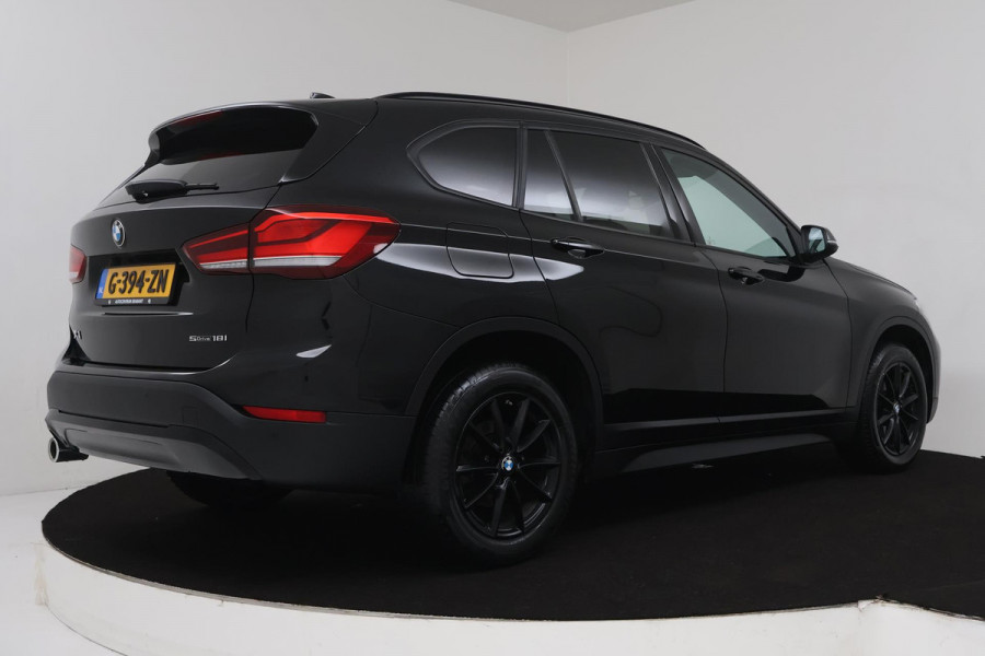 BMW X1 SDrive18i Executive Edition Automaat (GROOT-NAVIGATIE, HEAD-UP, CLIMA, PARKEERSENSOREN, 1e EIGENAAR, DEALER ONDERHOUDEN)