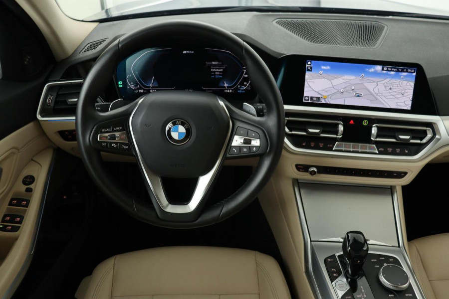 BMW 3-serie 330e eDrive Edition | Adaptive cruise | Leder | Stoelverwarming | Harman/Kardon | Keyless | Carplay | Live Cockpit | Navigatie | Full LED | Achterbankverwarming