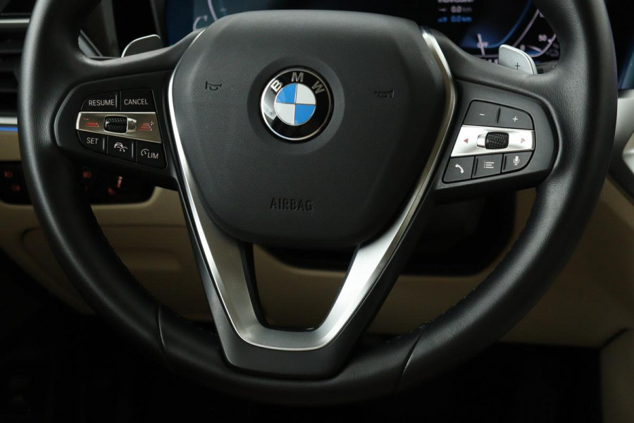 BMW 3-serie 330e eDrive Edition | Adaptive cruise | Leder | Stoelverwarming | Harman/Kardon | Keyless | Carplay | Live Cockpit | Navigatie | Full LED | Achterbankverwarming