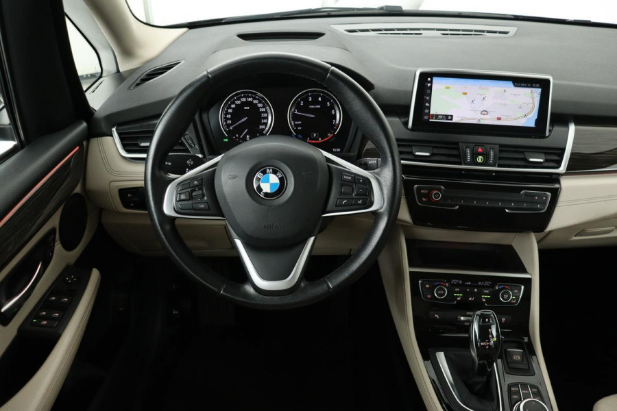 BMW 2 Serie Active Tourer 218i High Executive | Luxury Line | Leder | Stoelverwarming | Camera | Head-Up | Navigatie | Full LED | PDC | Climate control