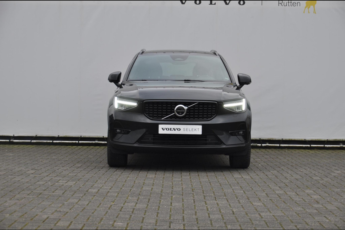 Volvo XC40 B4 211PK Automaat Plus Dark / Adaptive cruise control / Elektrische stoelen / Harman Kardon audio / Pilot assist / BLIS / Stoel en stuur verwarming / Elektrische achterklep / Parkeersensoren met 360 camera / Google infotainment