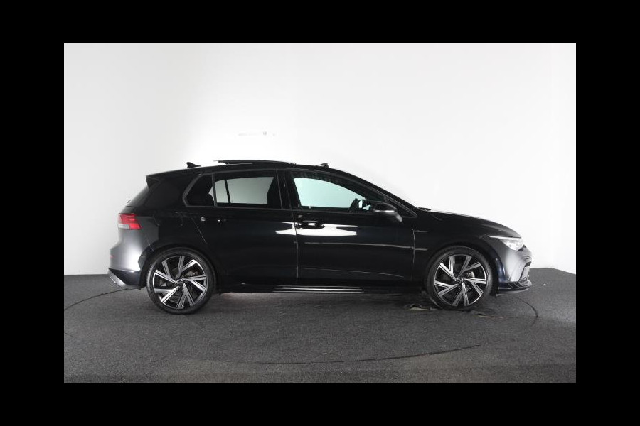 Volkswagen Golf 1.5 eTSI R-Line | panoramadak | camera | head up display |