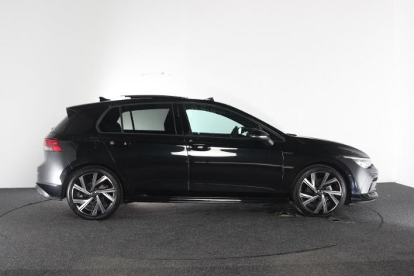 Volkswagen Golf 1.5 eTSI R-Line | panoramadak | camera | head up display |