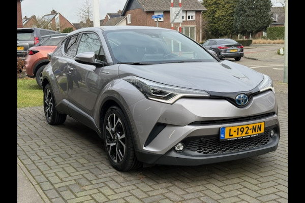 Toyota C-HR 1.8 Hybrid Style | Dodehoekherkenning, Parkeersensoren, Navigatie, Stoel + Stuurverwarming, Keyless, 18 inch