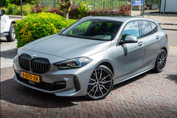 BMW 1-serie 118i Executive Frozen Grey M Pakket Panoramadak Cruise Clima 19''LM