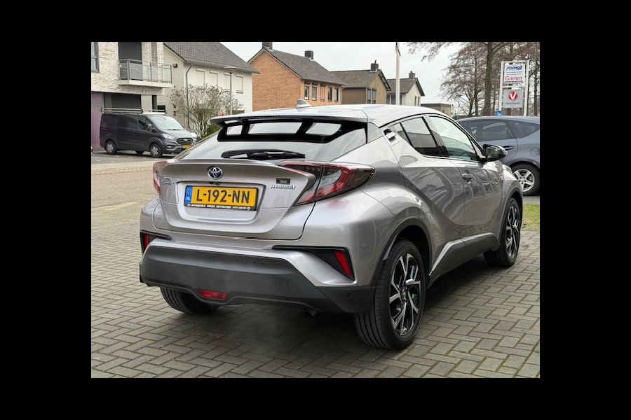 Toyota C-HR 1.8 Hybrid Style | Dodehoekherkenning, Parkeersensoren, Navigatie, Stoel + Stuurverwarming, Keyless, 18 inch