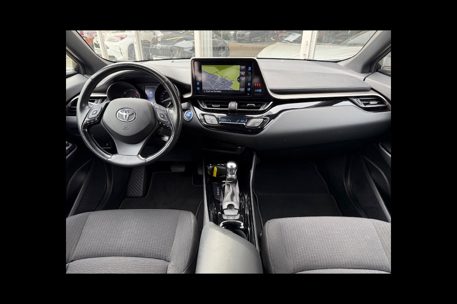 Toyota C-HR 1.8 Hybrid Style | Dodehoekherkenning, Parkeersensoren, Navigatie, Stoel + Stuurverwarming, Keyless, 18 inch