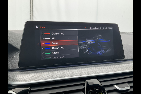 BMW 5 Serie Touring 520i M-Sport High Executive HUD Dak Leer Trekhaak Edition M-pakket