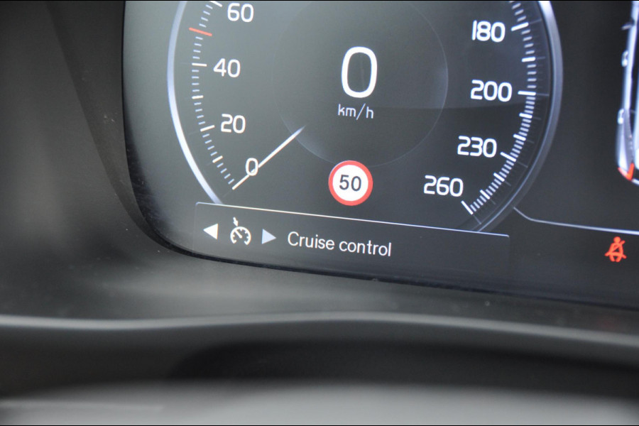 Volvo XC40 T4 211PK Automaat Recharge R-Design Cruise control / Apple carplay / Android auto / Keyless entry / Elektrische achterklep / Panoramadak / Achteruitrij camera / Parkeersensoren / Lane assist /