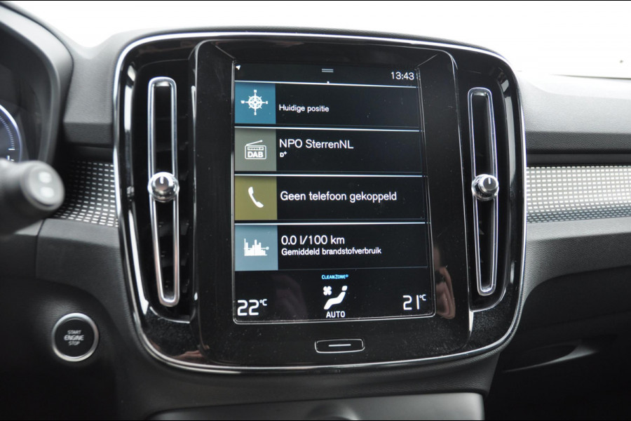 Volvo XC40 T4 211PK Automaat Recharge R-Design Cruise control / Apple carplay / Android auto / Keyless entry / Elektrische achterklep / Panoramadak / Achteruitrij camera / Parkeersensoren / Lane assist /